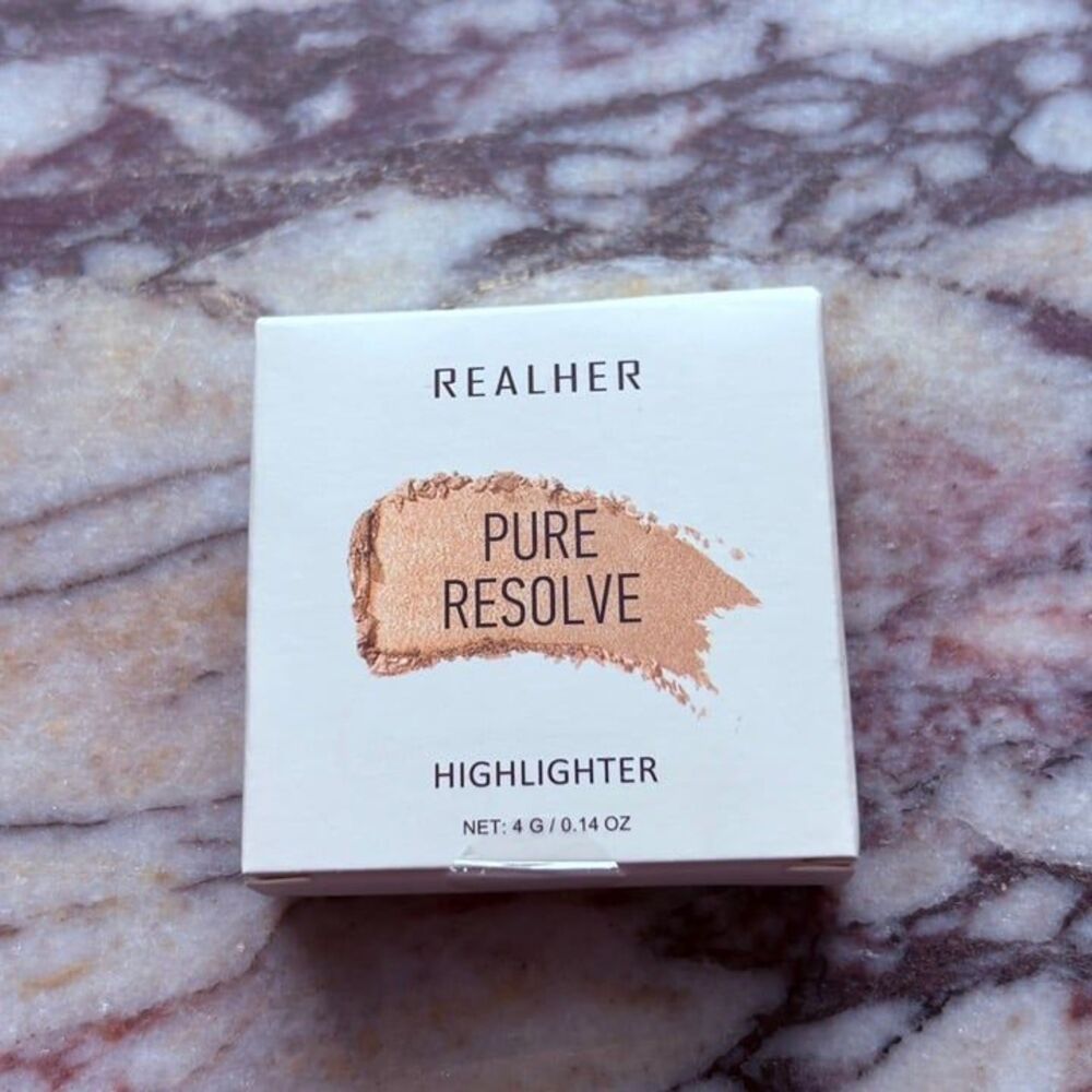 REALHER Pure Resolve Highlighter in Champagne